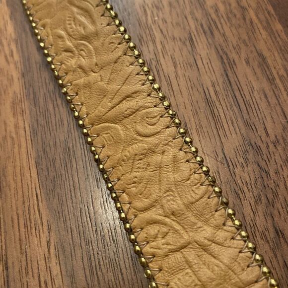 Tan and gold Floral Studded tone belt and buckle size 31” - Picture 4 of 7